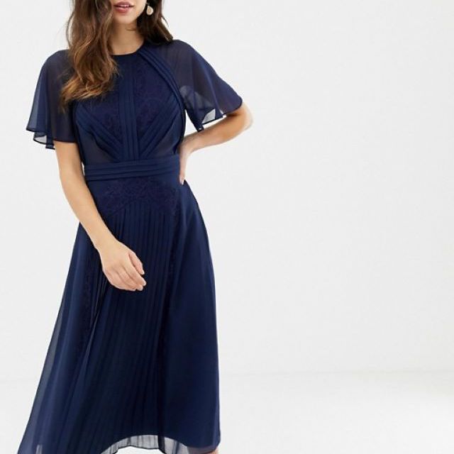 镶颤振袖midi的褶裙,花边插入