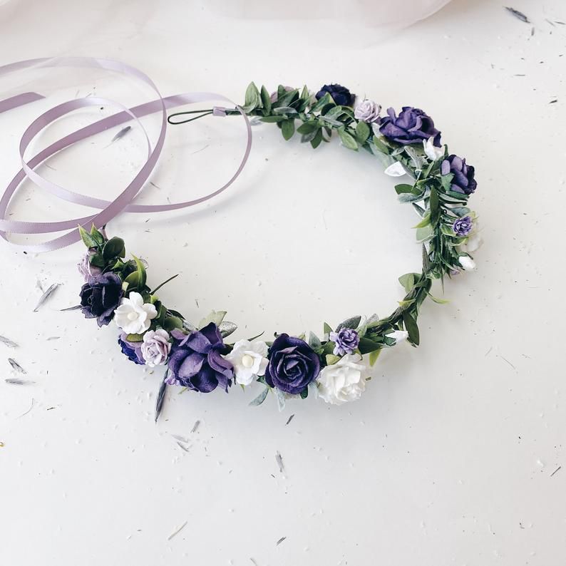 紫色和白色的花冠