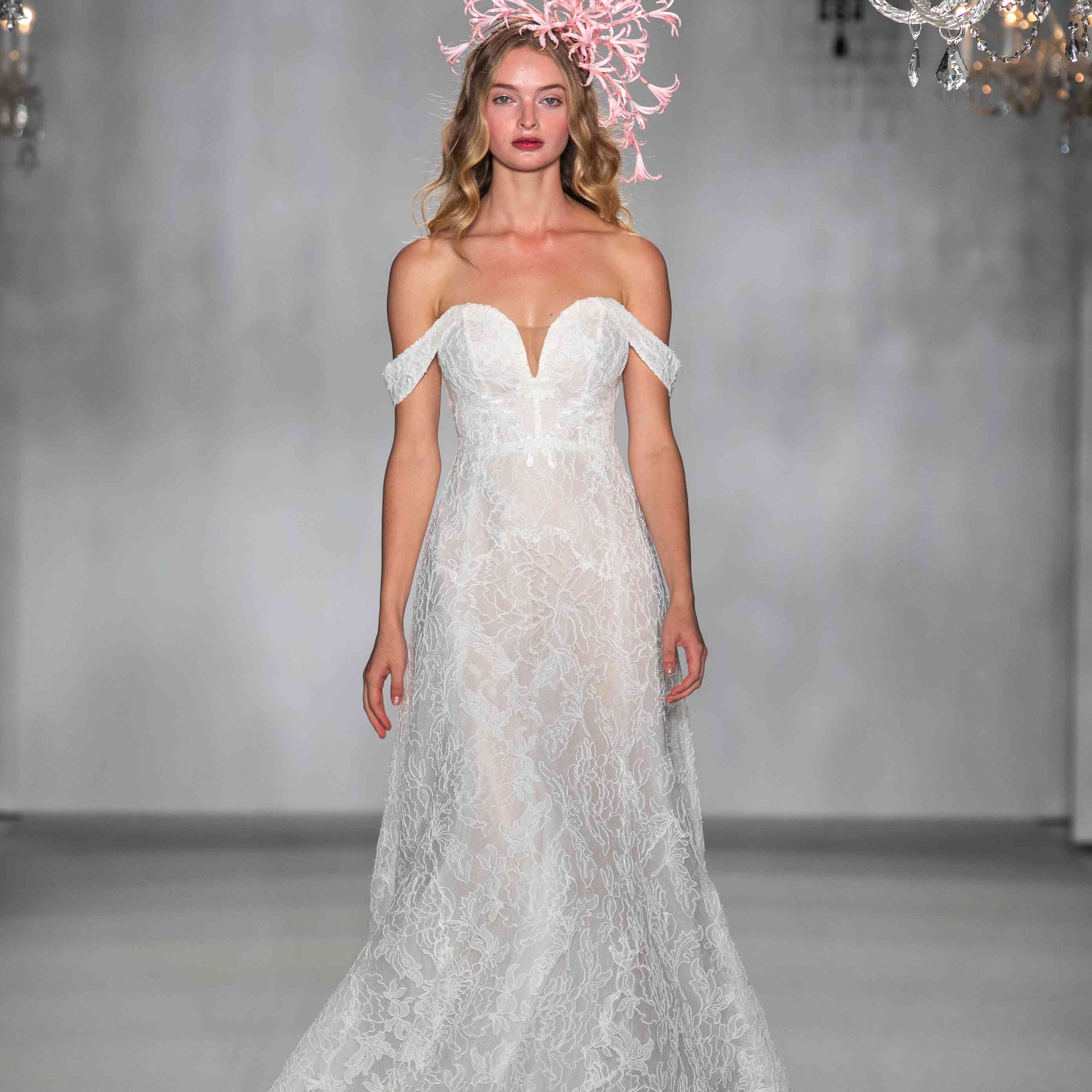 安妮·巴尔婚纱