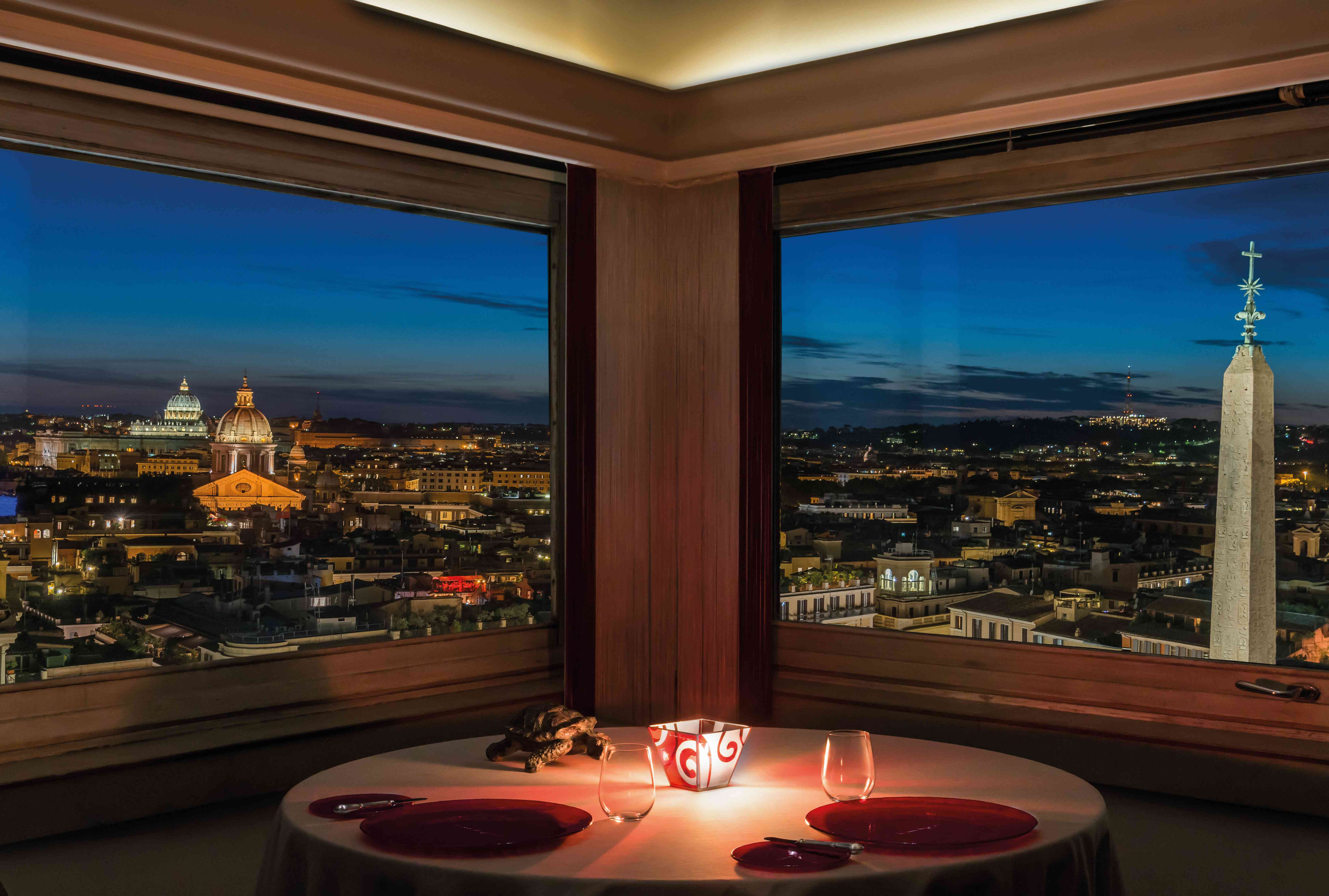 晚餐与罗马的景色