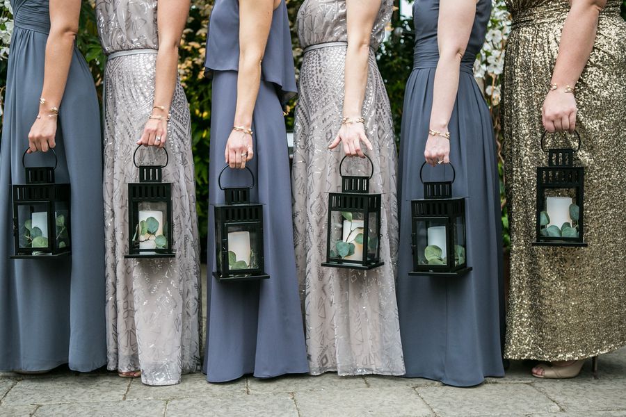 携带灯笼的新娘派对