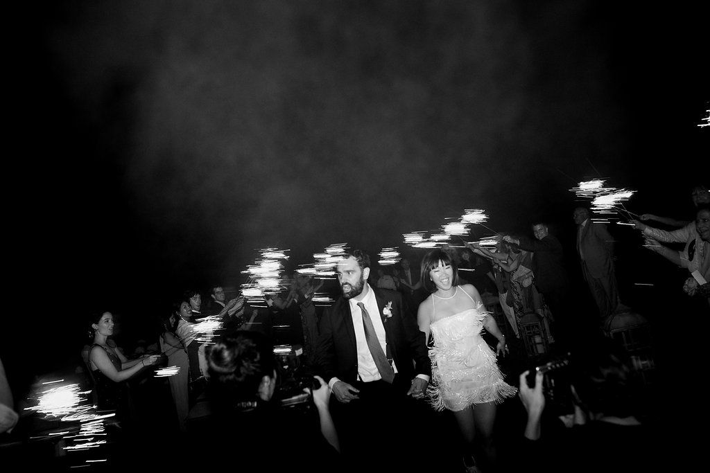 新郎新娘送出彩灯