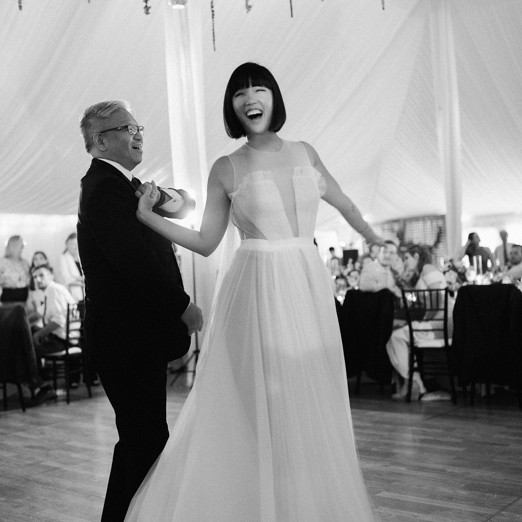 与父亲的新娘跳舞