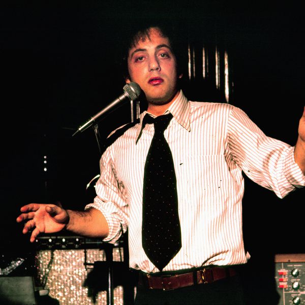 比利乔尔于1976年表演“class=