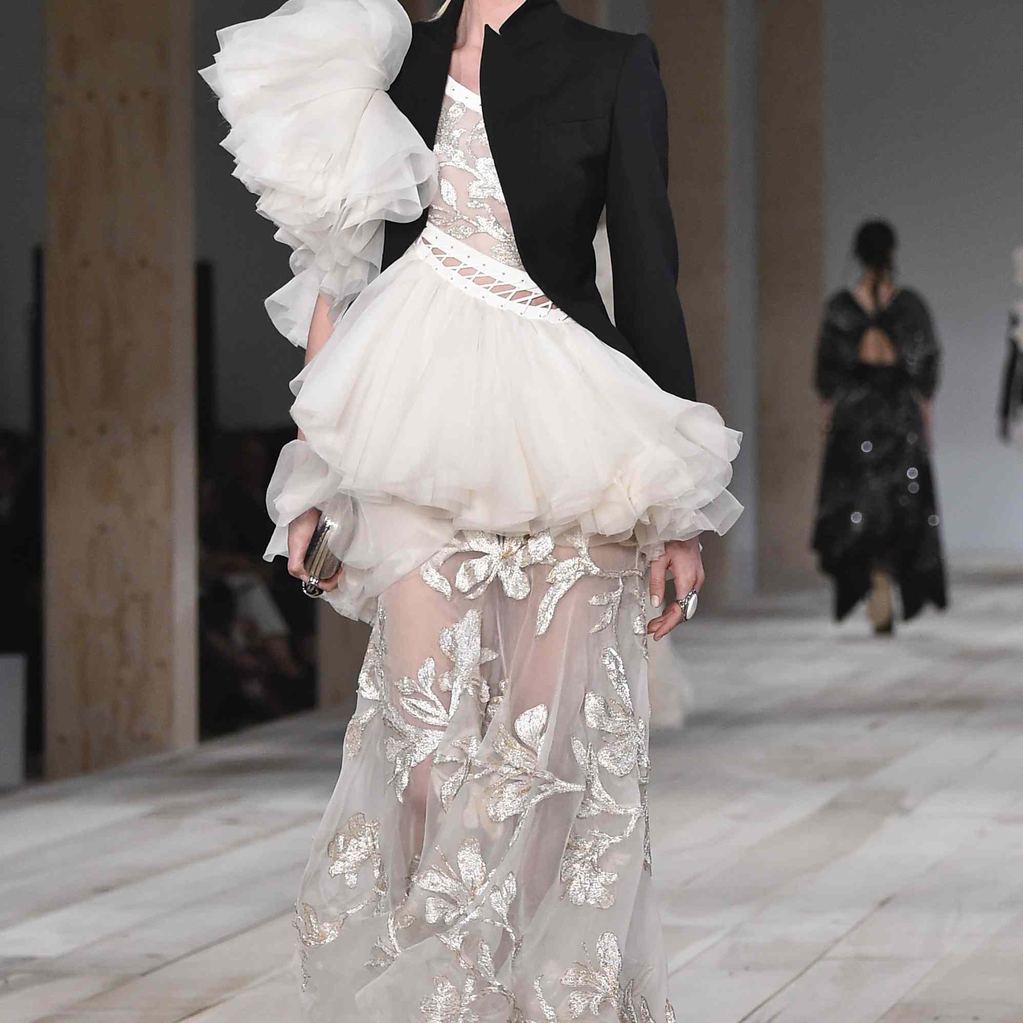 Alexander McQueen的巴黎时装周