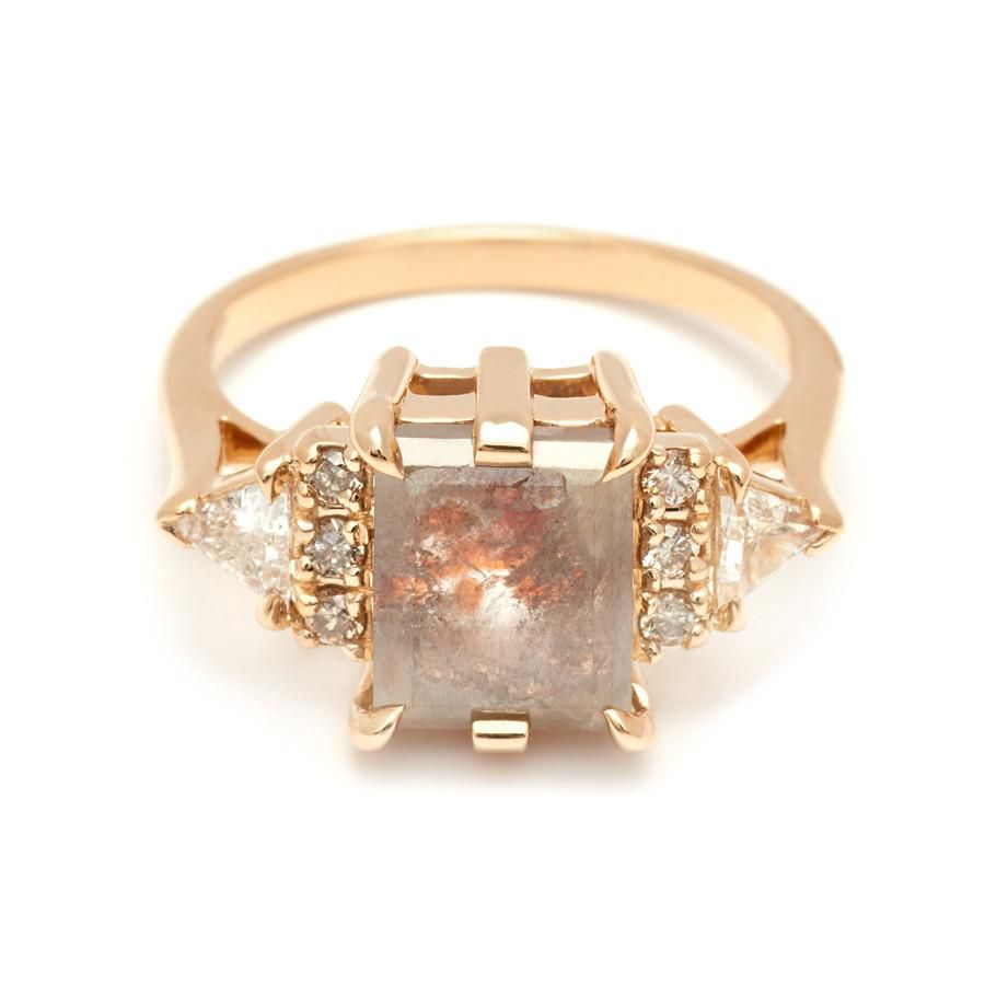 矩形raw灰色钻石中心与圆形香槟和白色钻石万亿边设置在黄金