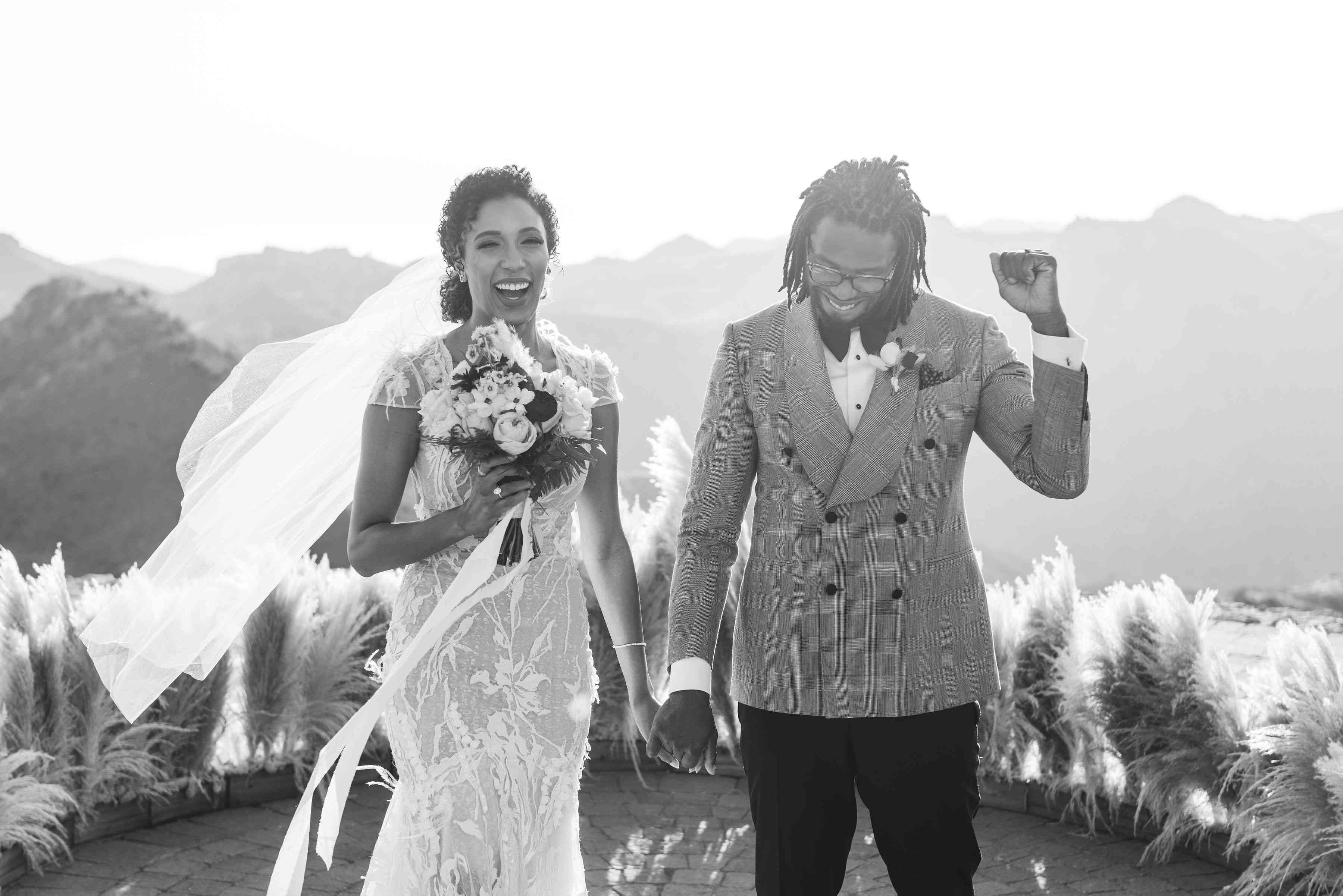 夫妇庆祝“class=