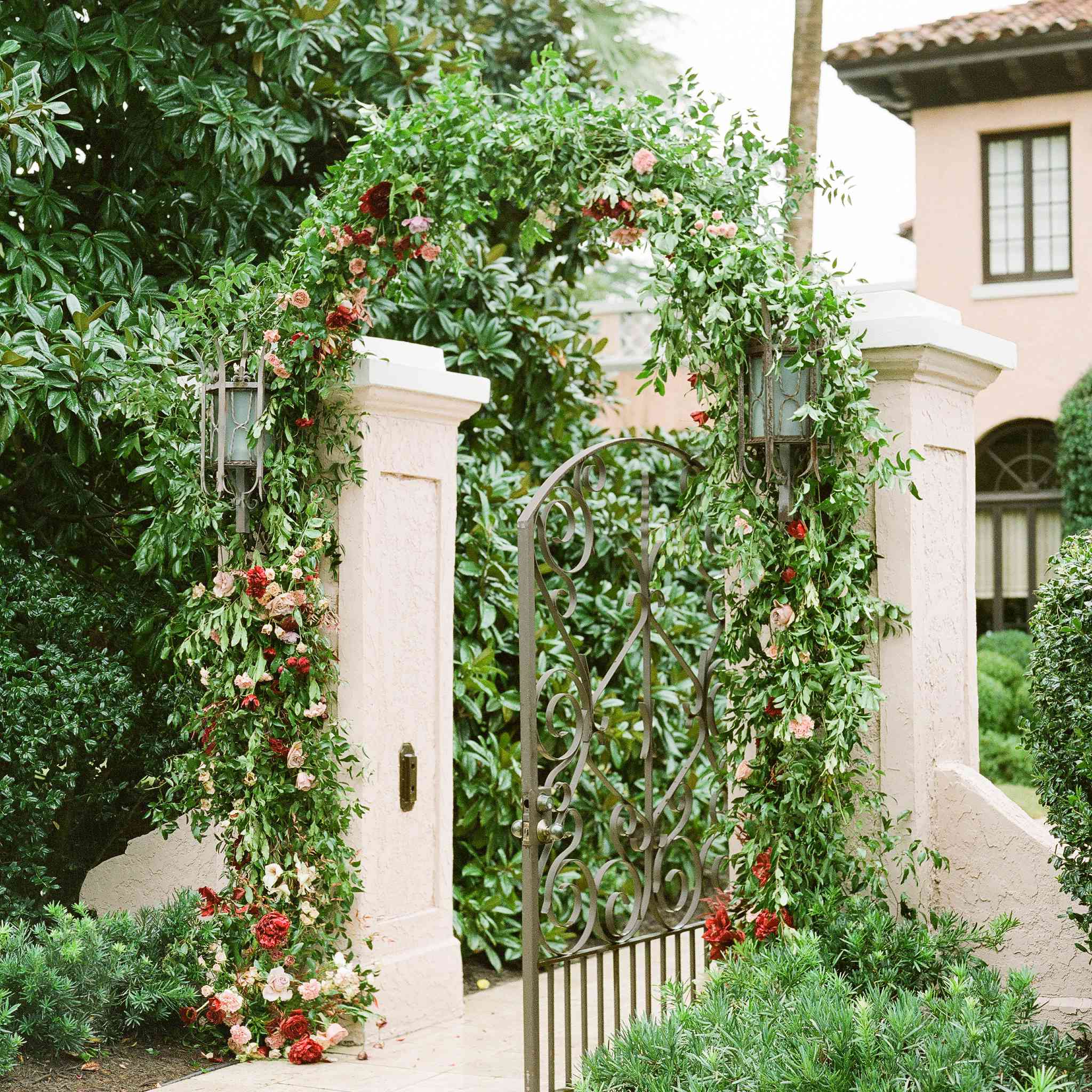 在新娘家绿化牌楼