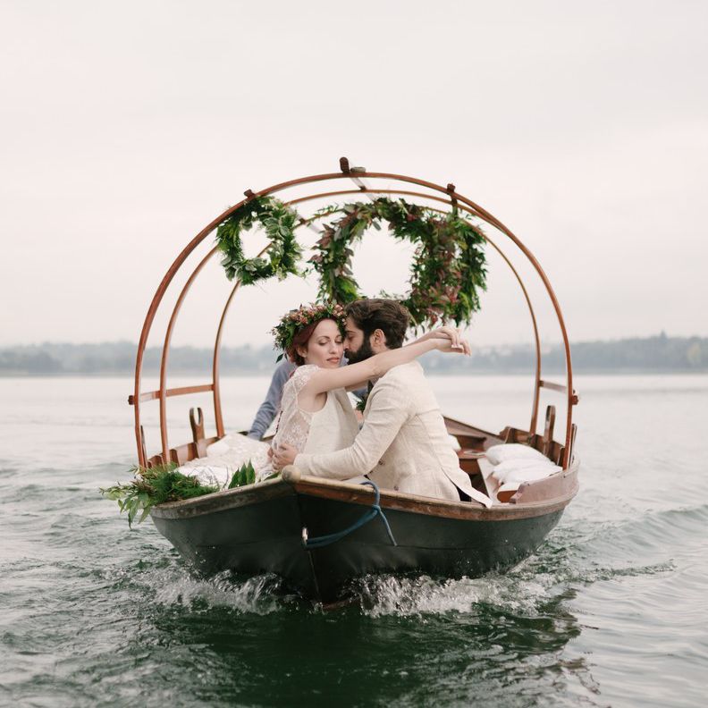 <p>在船花圈</ P>