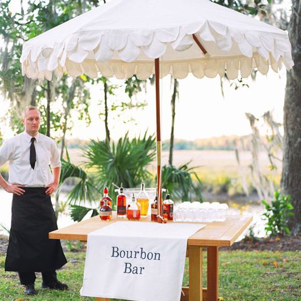 婚宴上的波旁酒吧