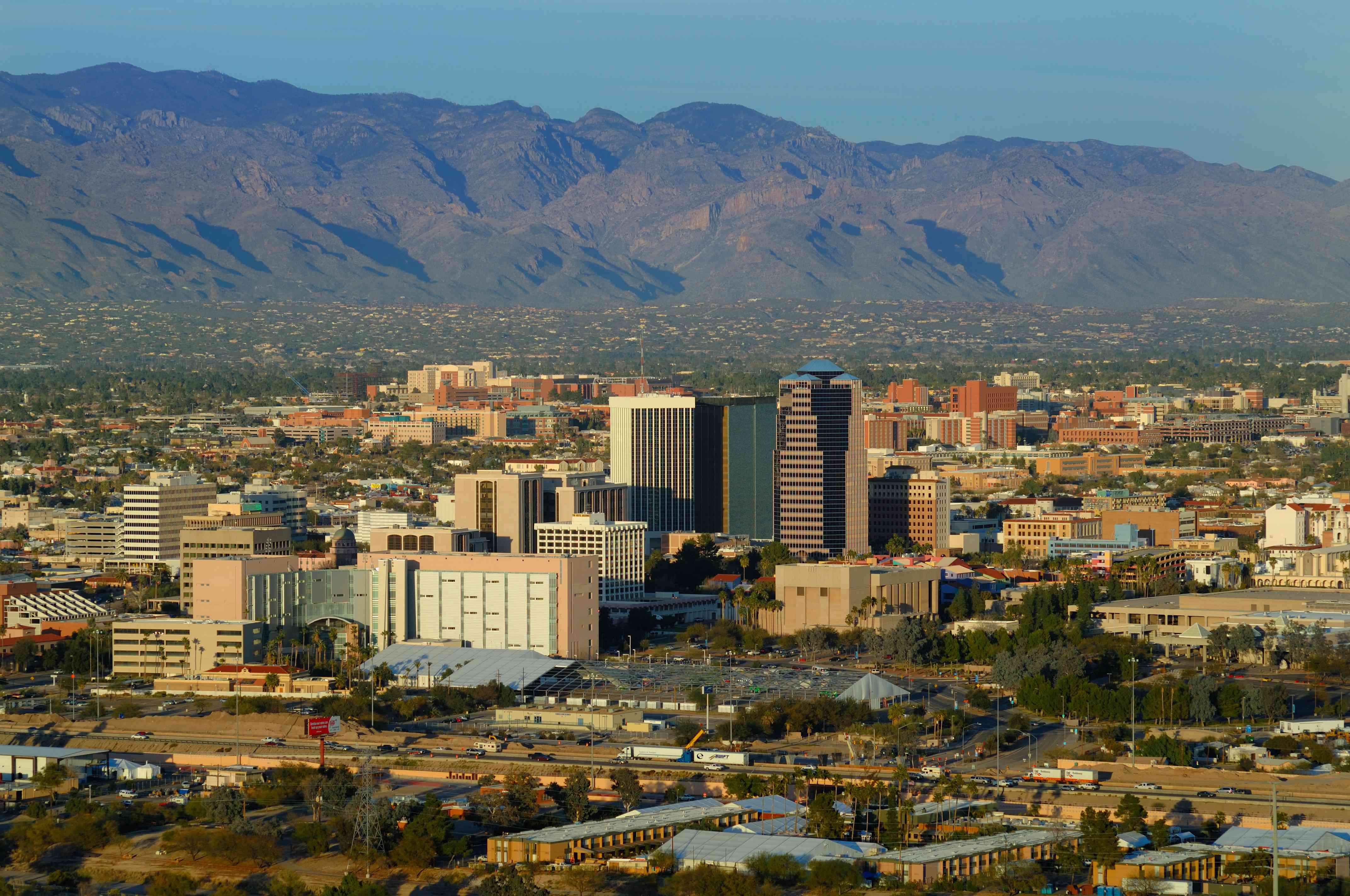 街市图森天际线反对山的