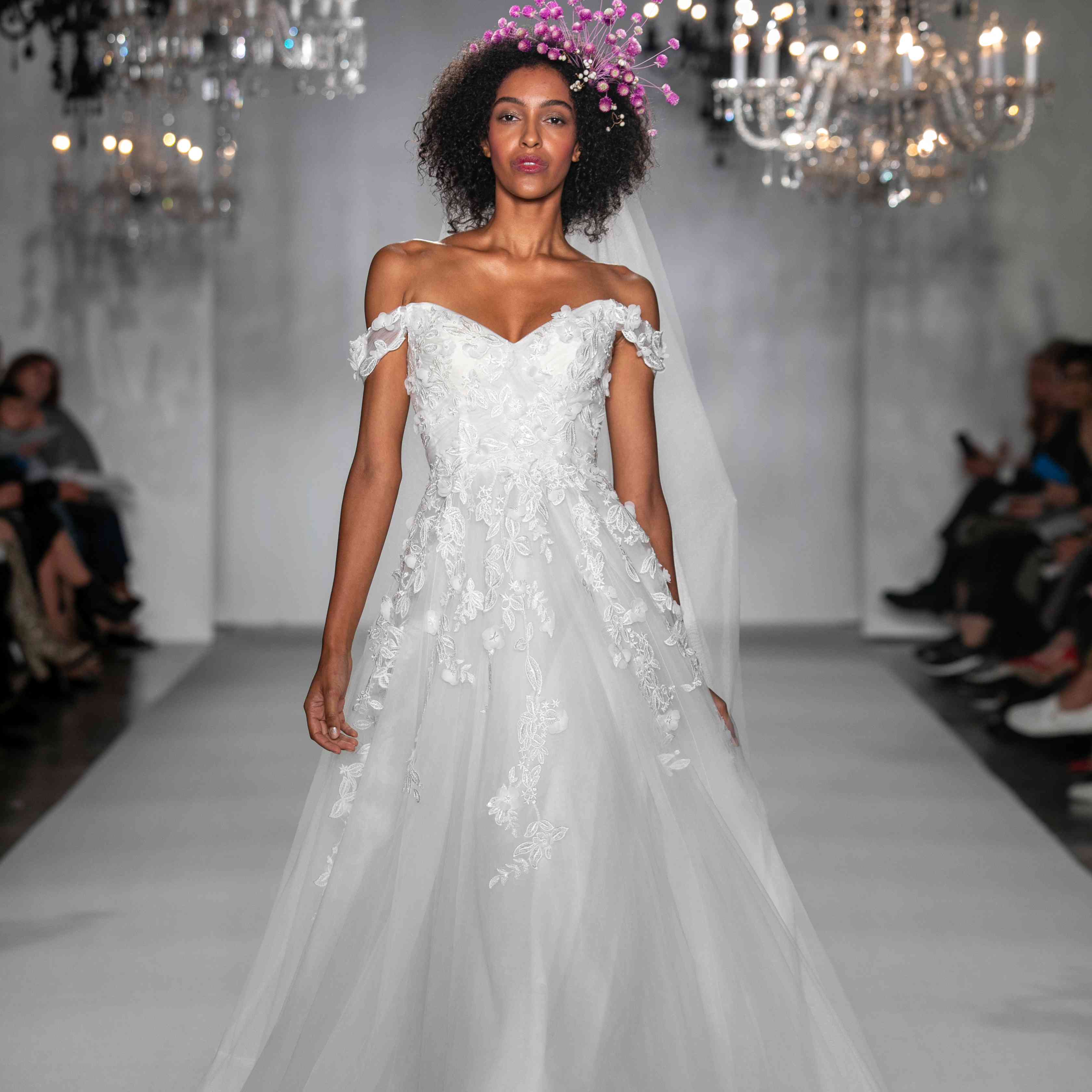 安妮·巴尔婚纱