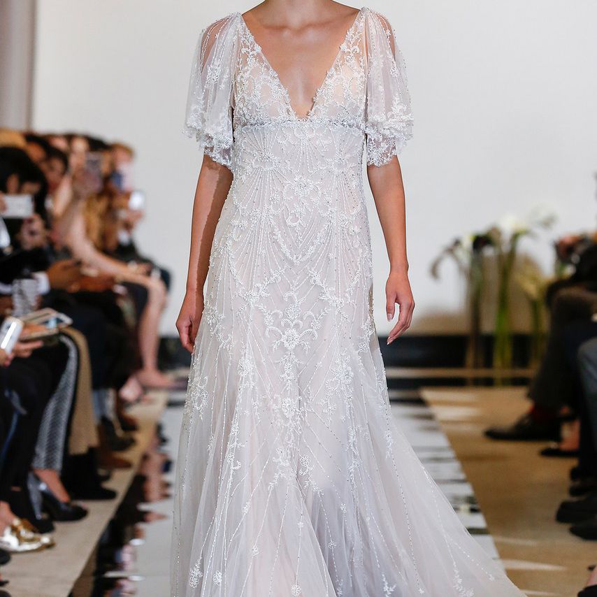 贾斯汀亚历山大婚纱颤振袖