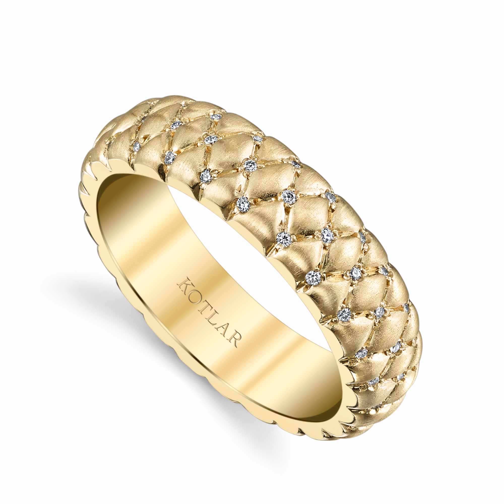 黄金质感的维多利亚带镶有钻石