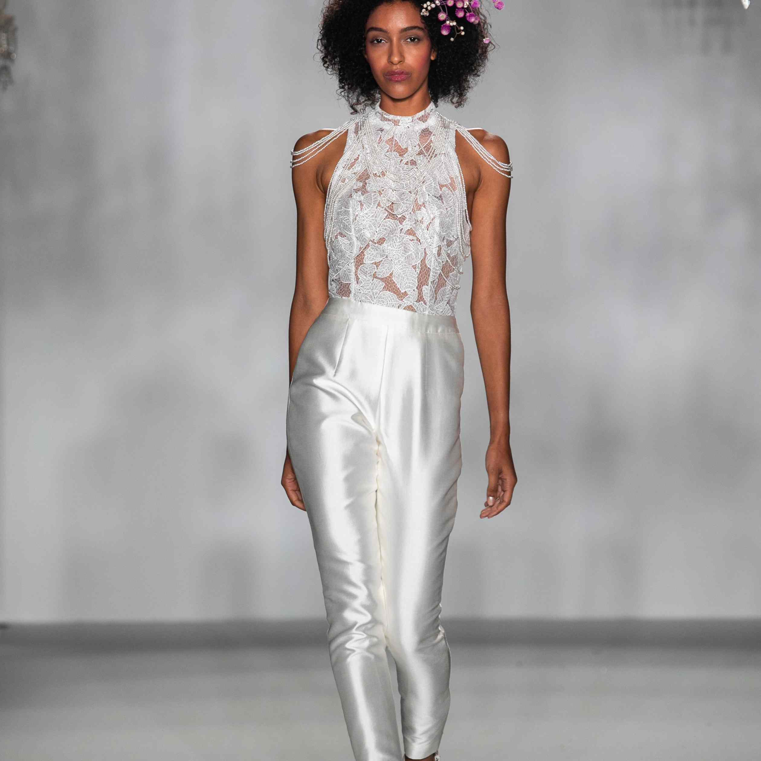 安妮·巴尔婚纱