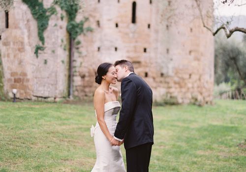 经典LA巴迪亚意大利的婚礼，新郎新娘接吻