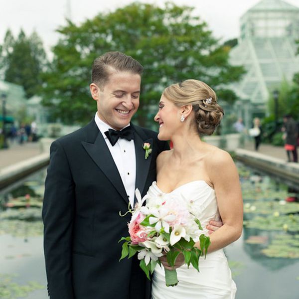 布鲁克林植物园婚礼以新娘和新郎为特色。