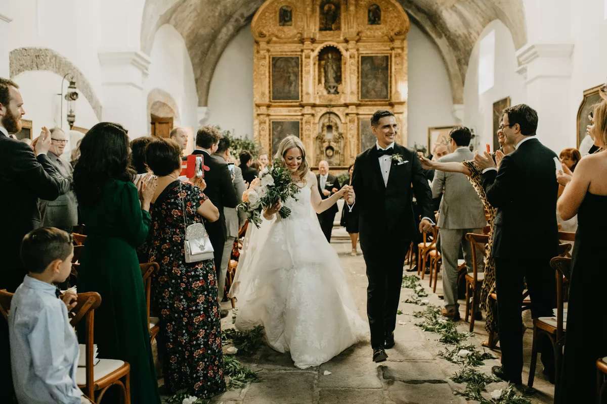 教堂与大道绿叶