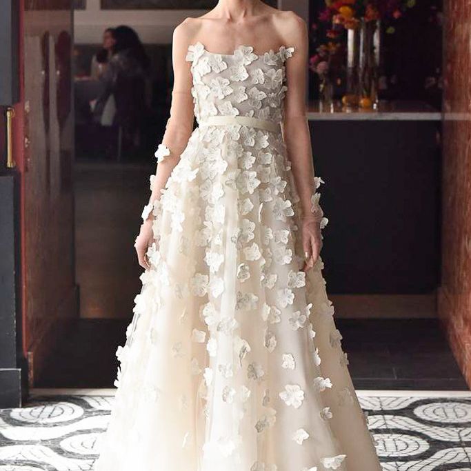 勒拉·罗斯激光切割碎花婚纱礼服
