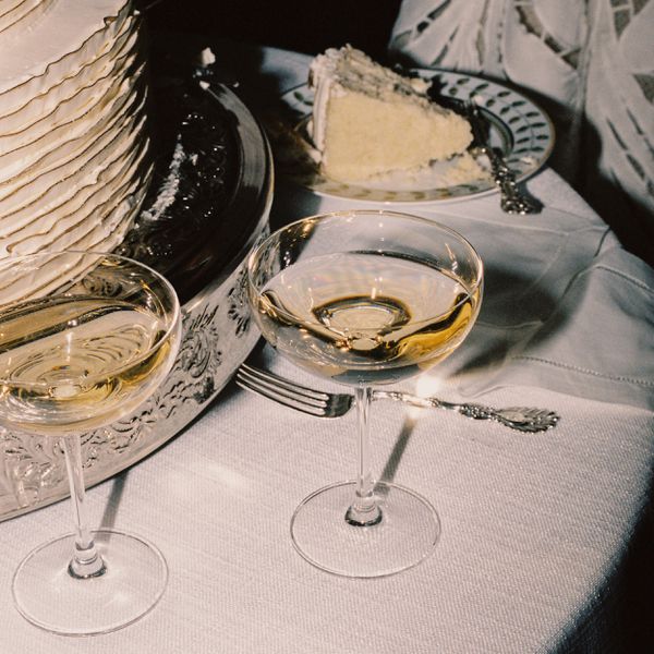 香槟和结婚蛋糕