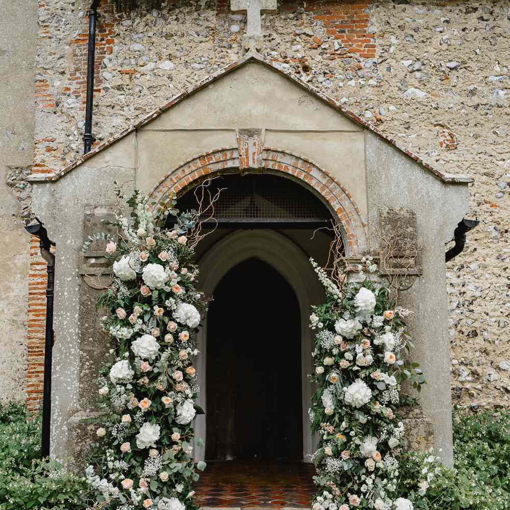 教堂入口与florals