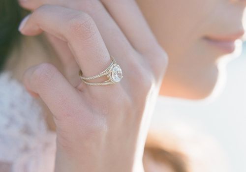 ld乐动官网订婚戒指