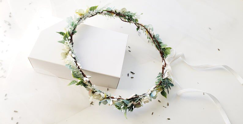 灰绿色的花卉冠