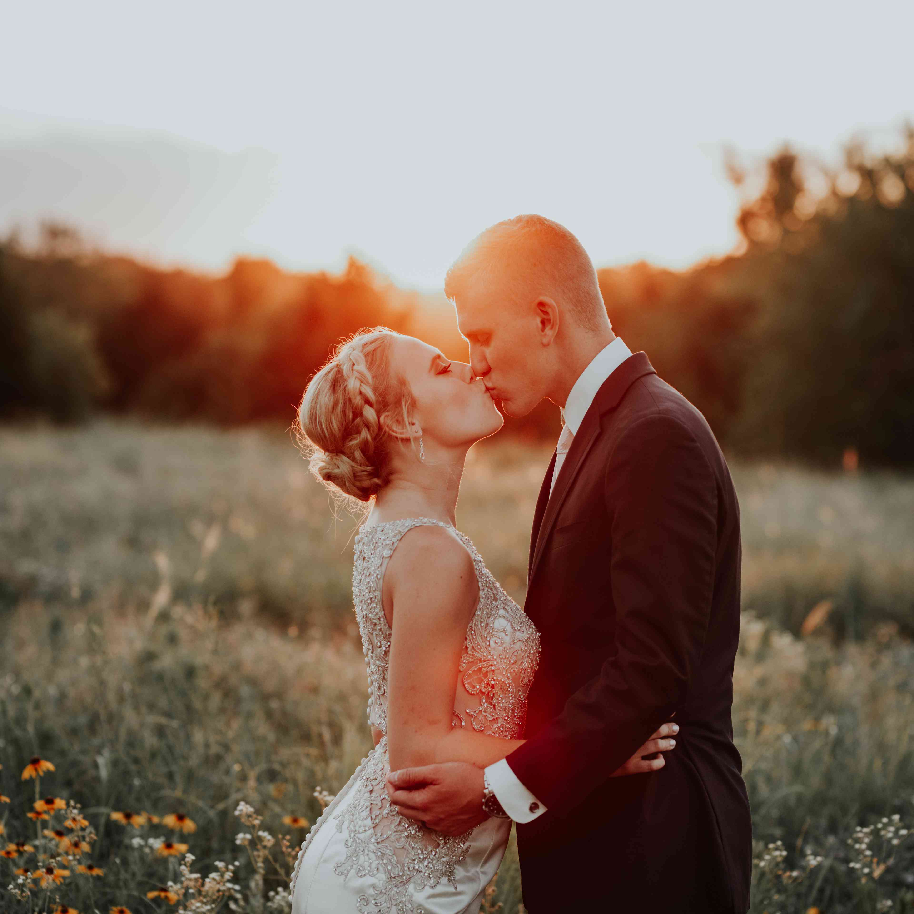 <p>婚礼照片在石山谷仓在奥古斯塔，爱荷华州</p>