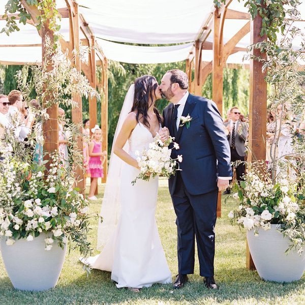 新娘和新郎接吻