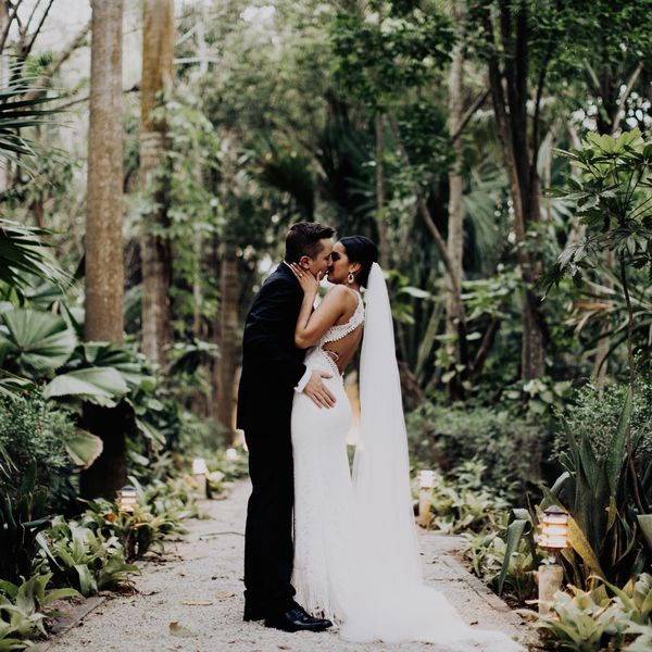 亚当·鲁斯纳克和梅根·艾伦在庄园Xcanatun梅里达结婚。