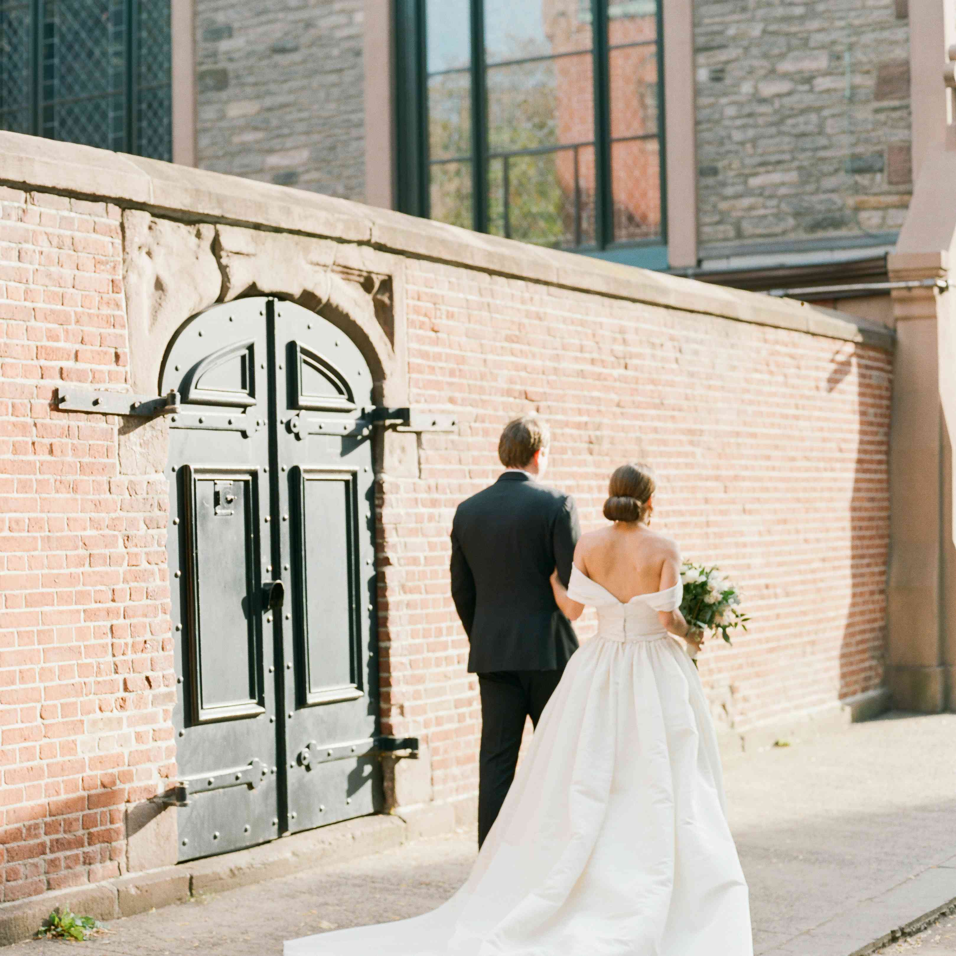 <p>在教堂夫妇</ p> <br> <br>