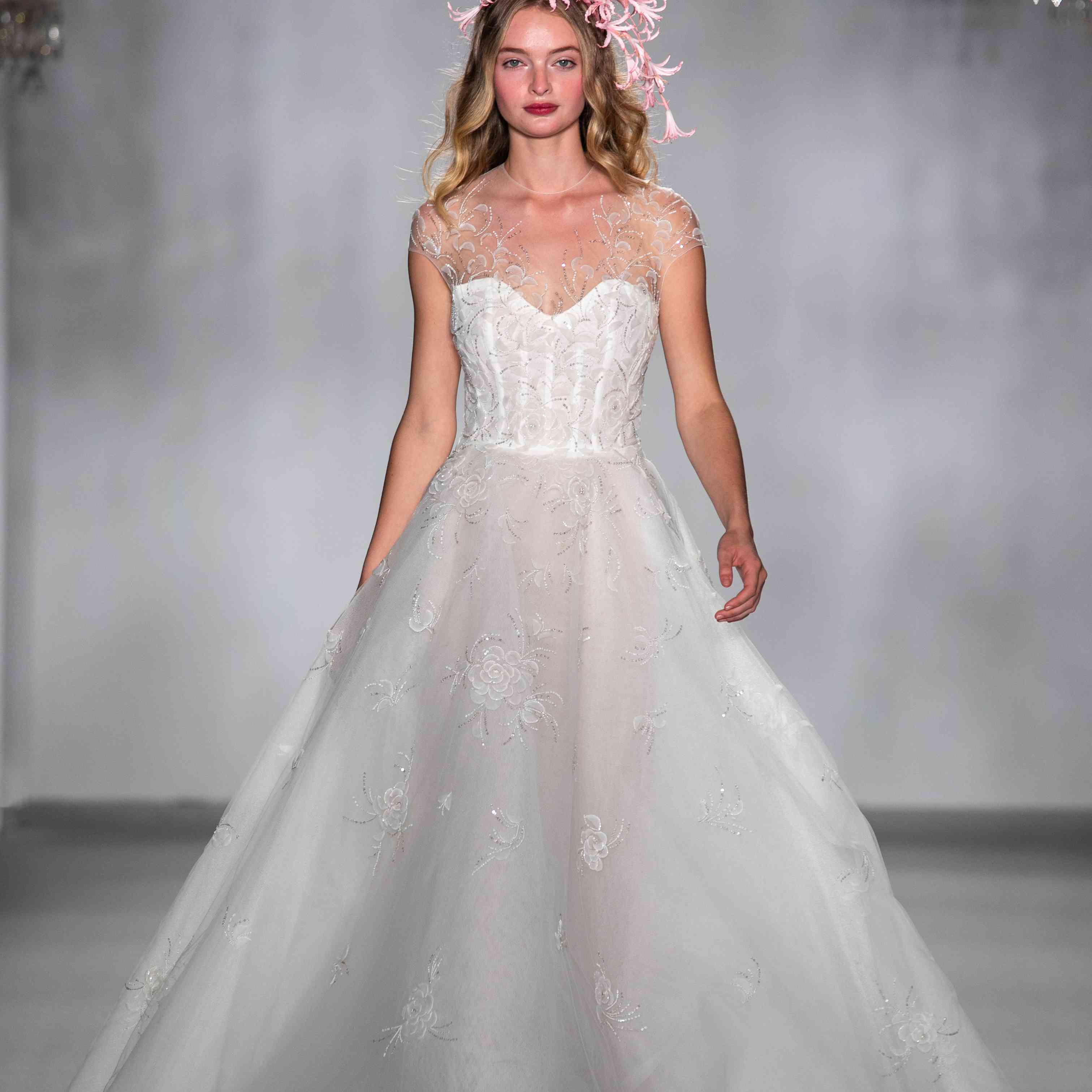 安妮·巴尔婚纱