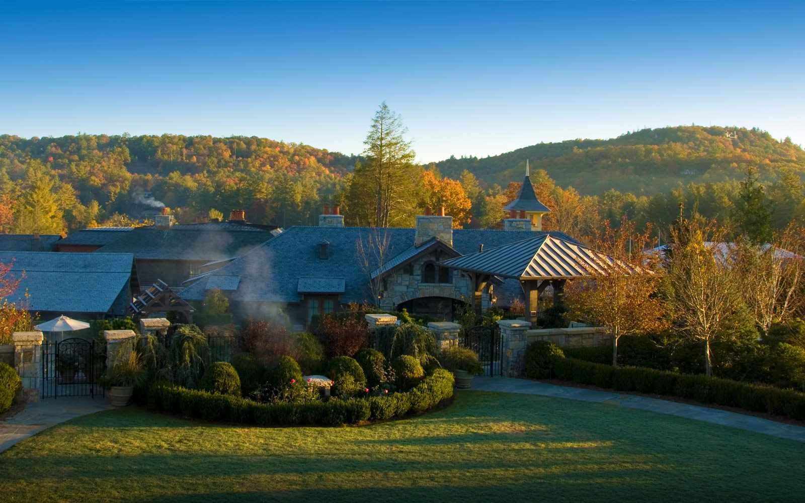 高地的老爱德华兹旅馆和温泉