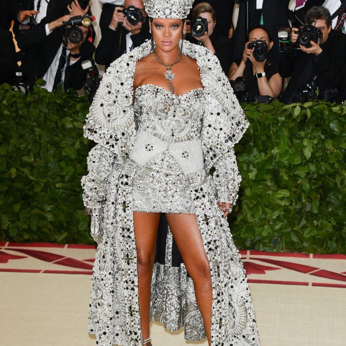 蕾哈娜在聚会舞会上