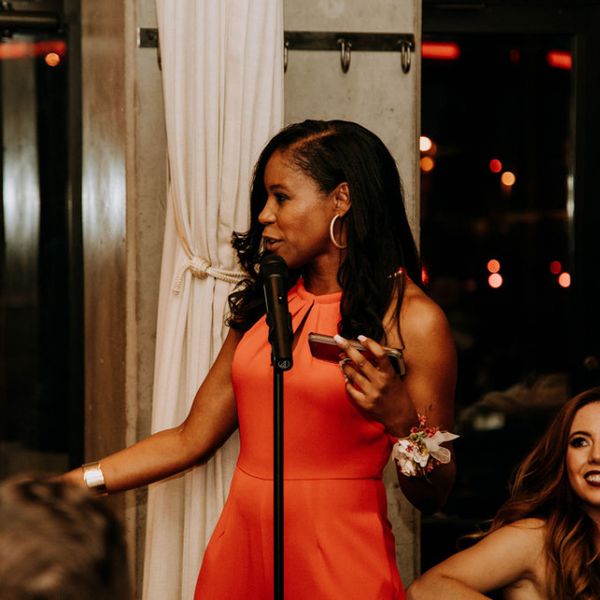 母亲的新娘在婚礼上演讲