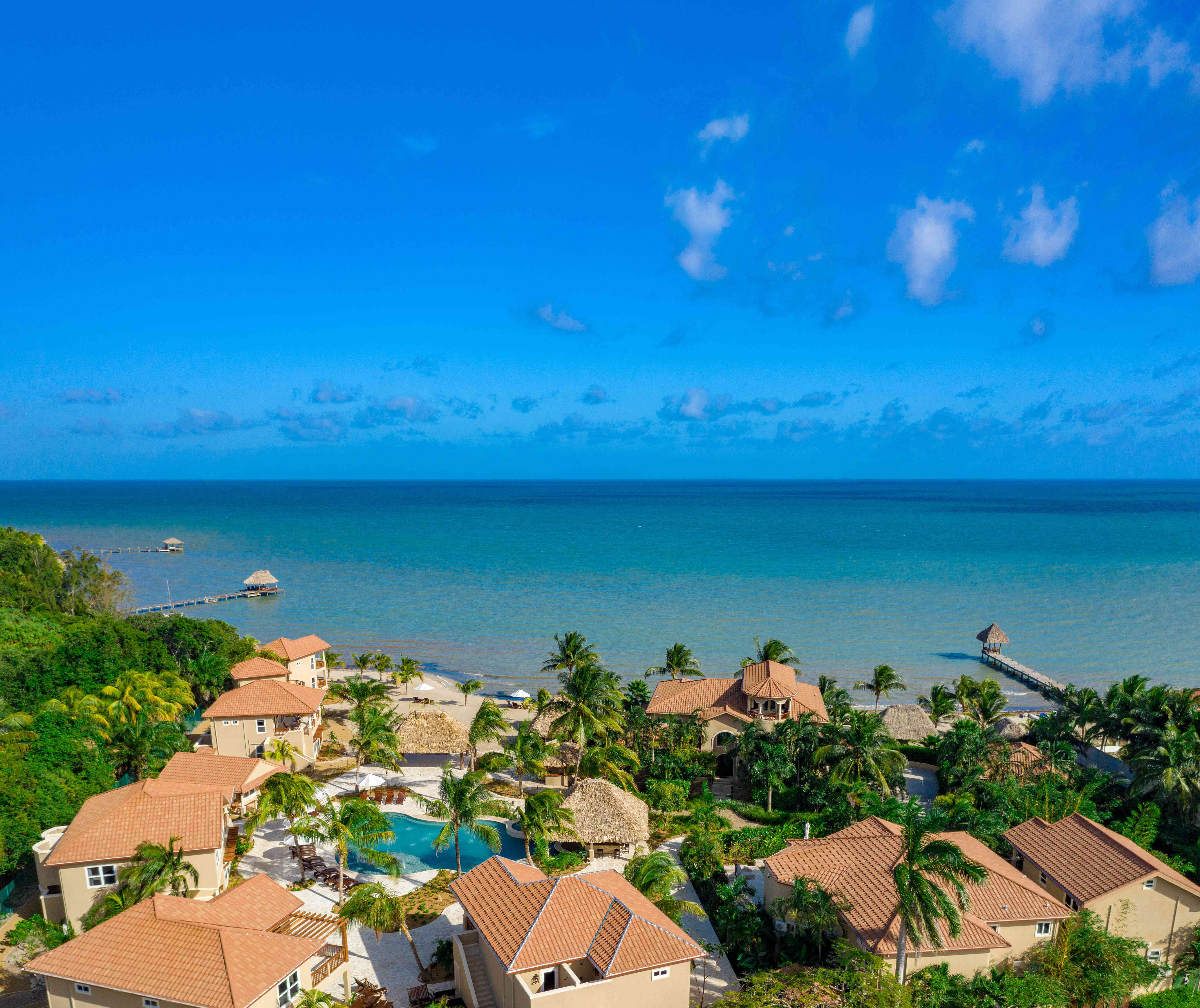 Aeriel视图俯瞰别墅在西丽安海湾的在伯利兹