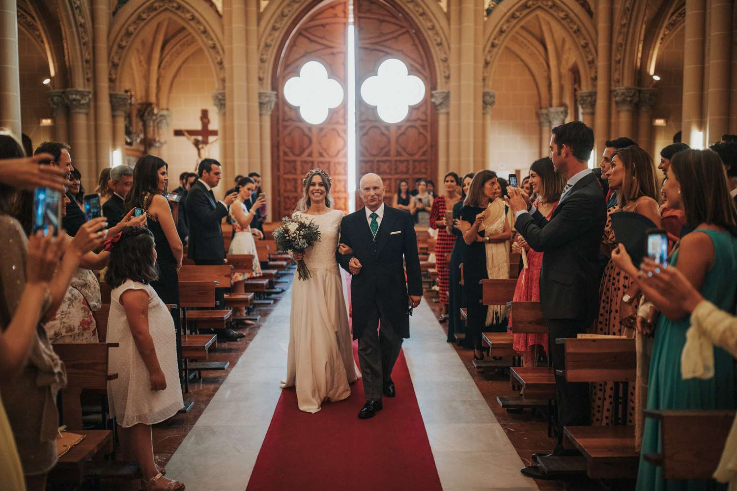 <p>新娘走过通道</ p> <br> <br> <br>