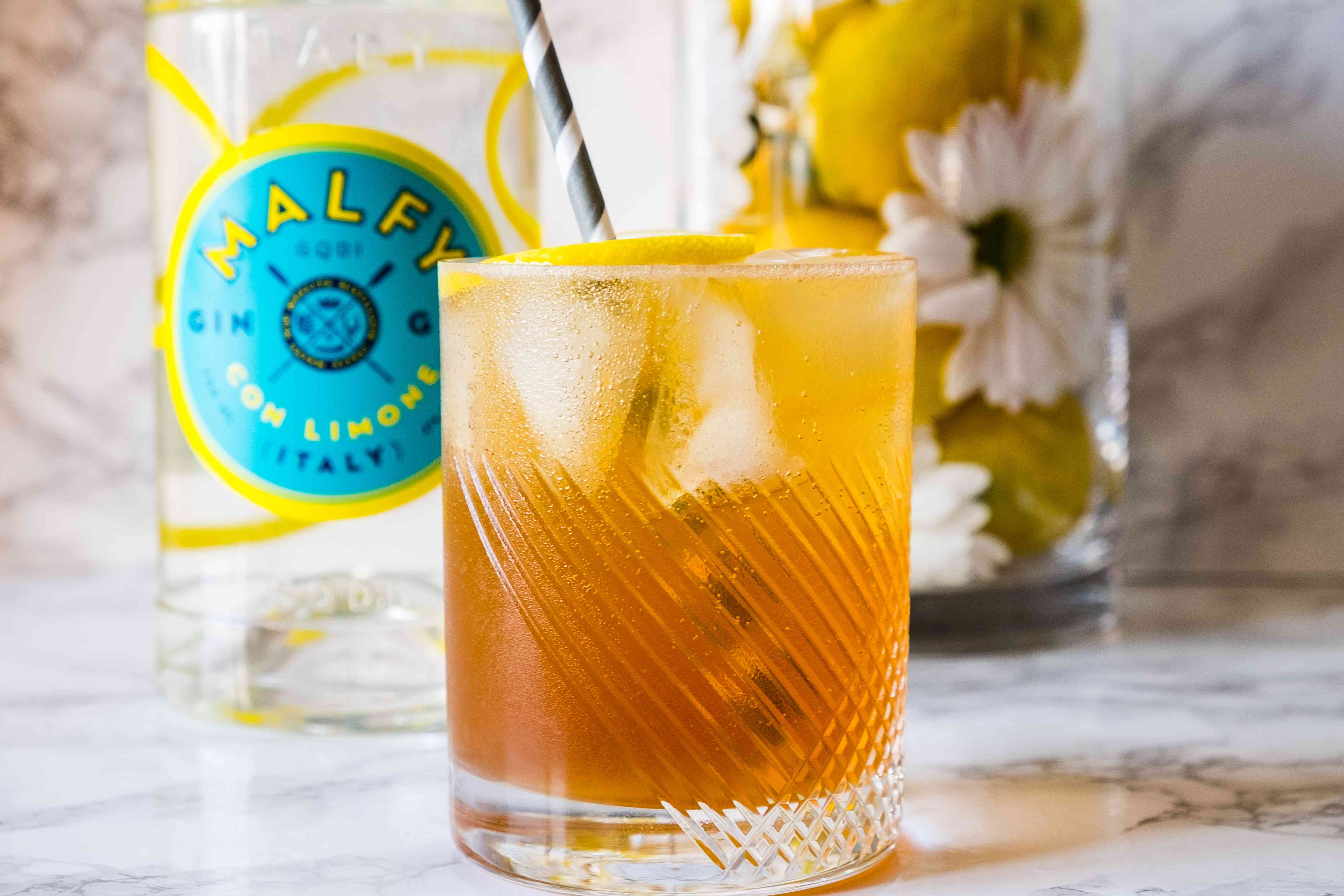 采购产品酒精，签名鸡尾酒，饮料，杯子，冰，饮料，酒吧，吸管，海波杯