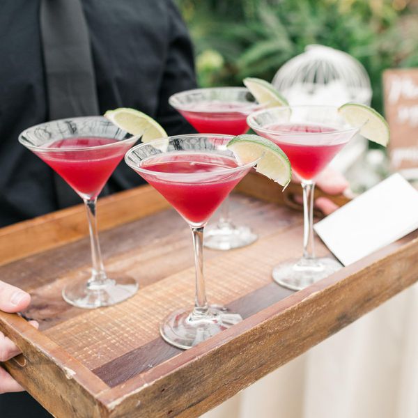 <p>端鸡尾酒盘</p>