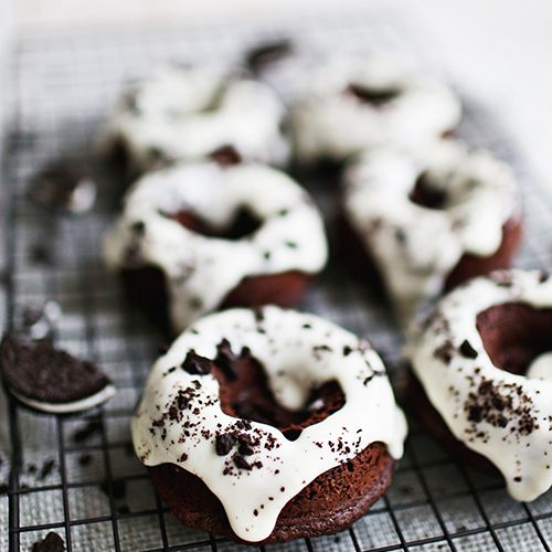 饼干和奶油甜甜圈