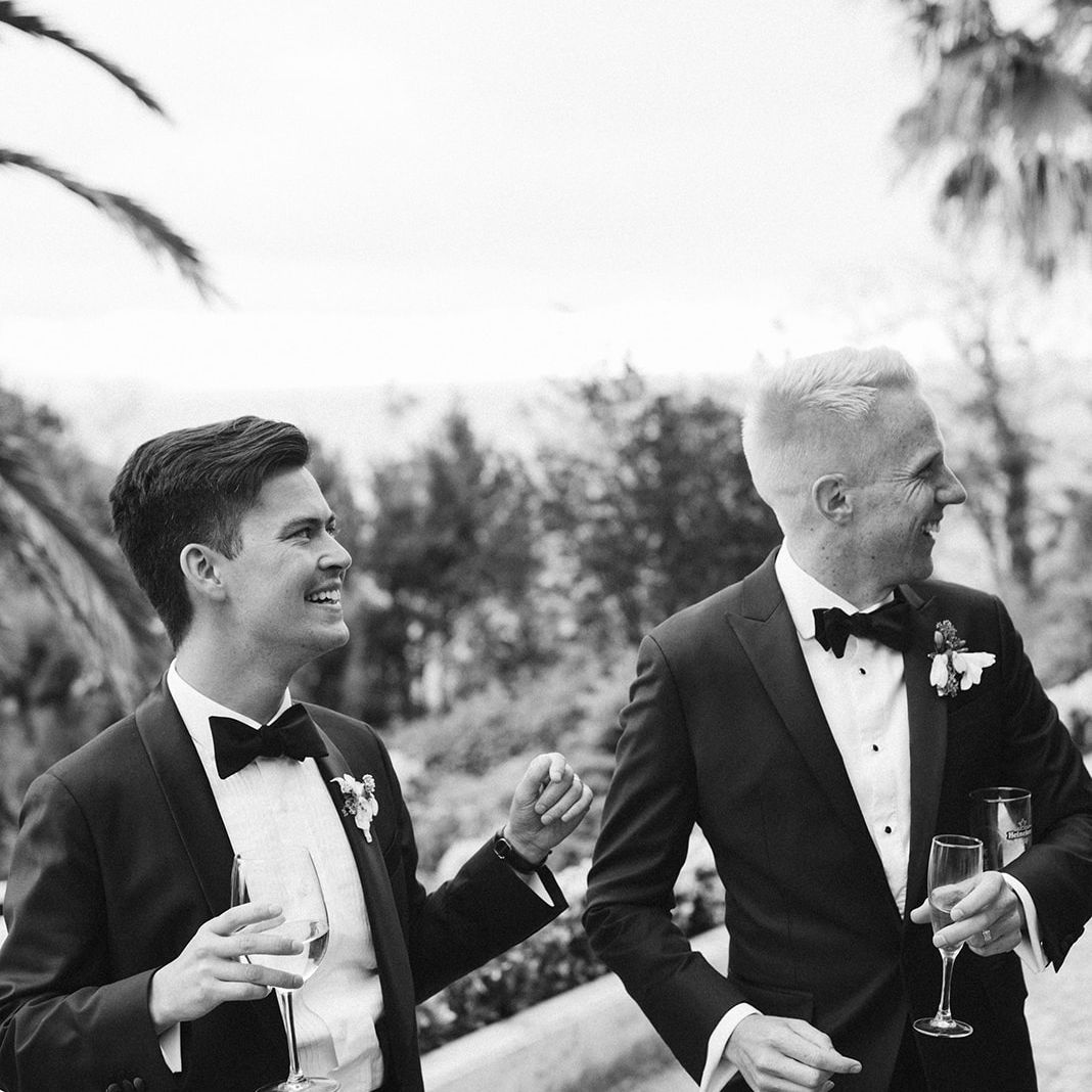 鸡尾酒时段的新郎