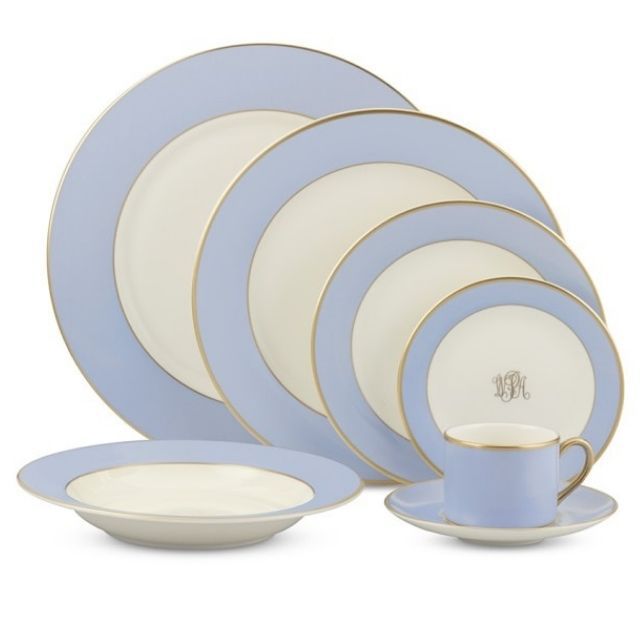 威廉姆斯Sonoma摘要彩色光泽组合图中的餐具在蓝色和金色