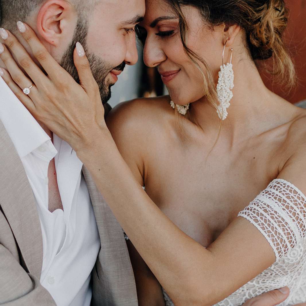 新婚夫妇，圆形切割戒指