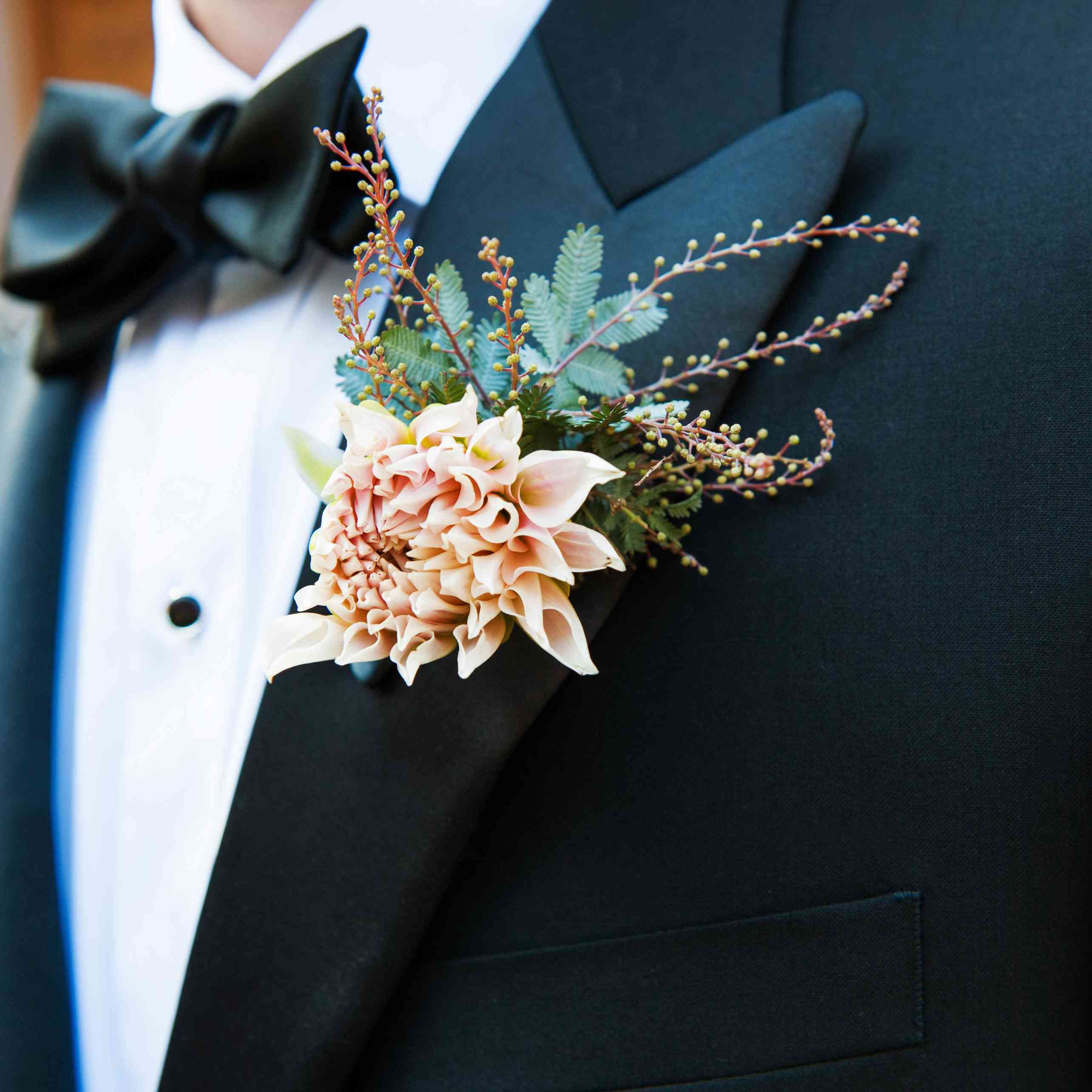 新郎襟花