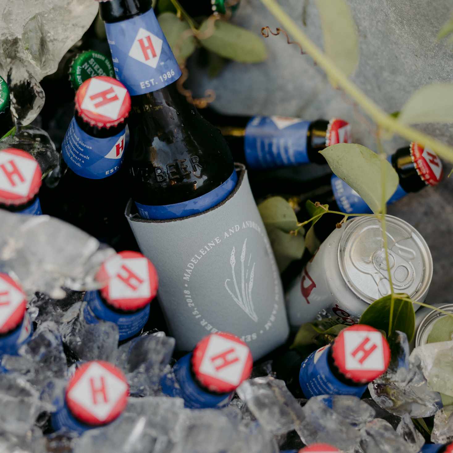 自制的马萨诸塞州乡村婚礼，个性化的啤酒瓶