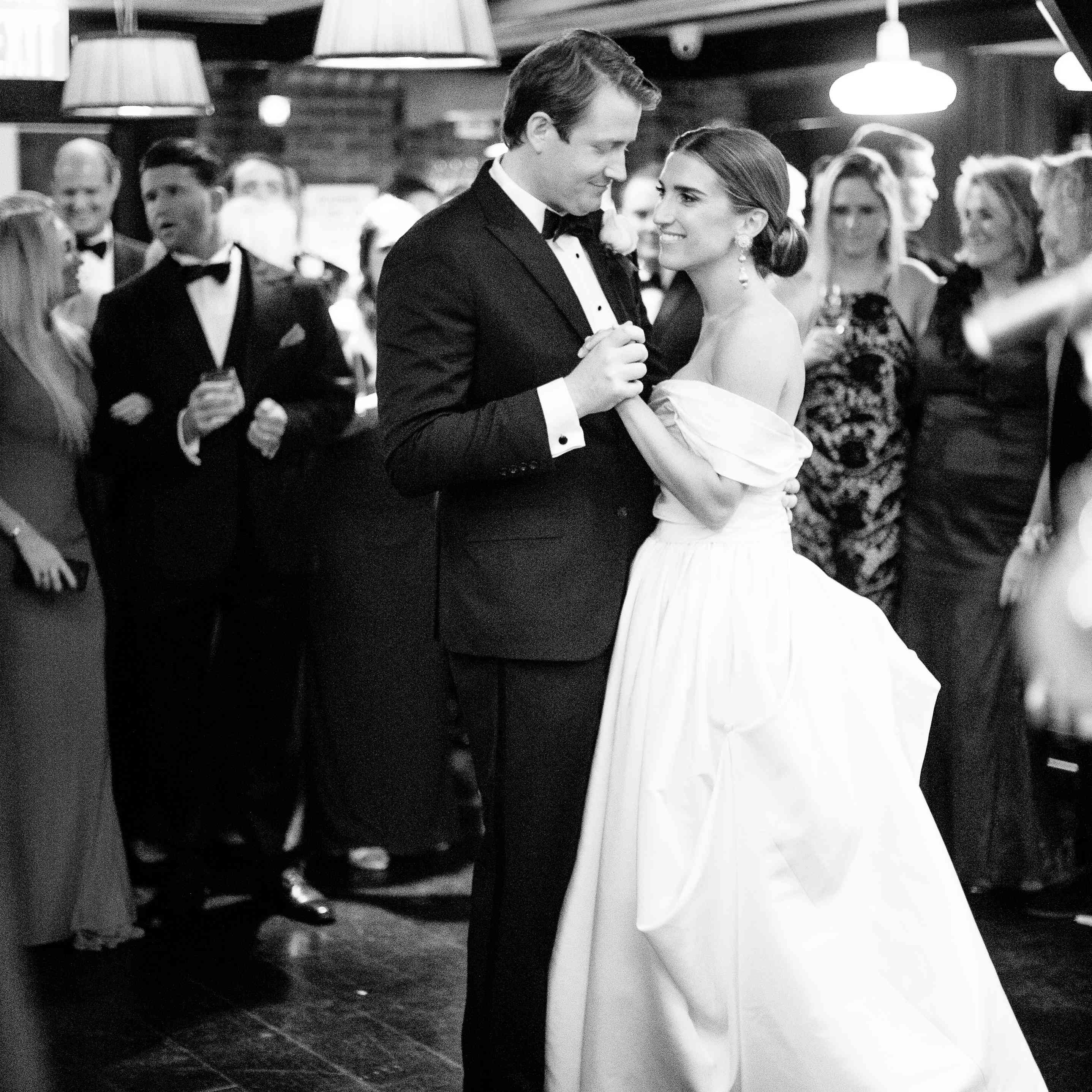 < p >第一支舞< / p > < br > < br >