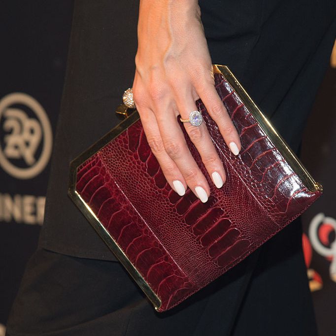 路易丝·罗伊订婚戒指ld乐动官网