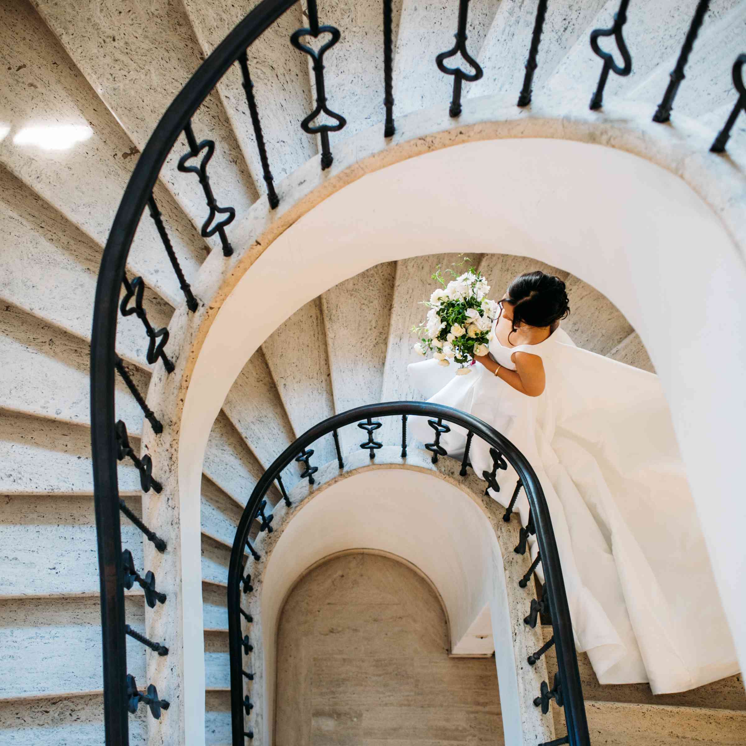 新娘在螺旋楼梯