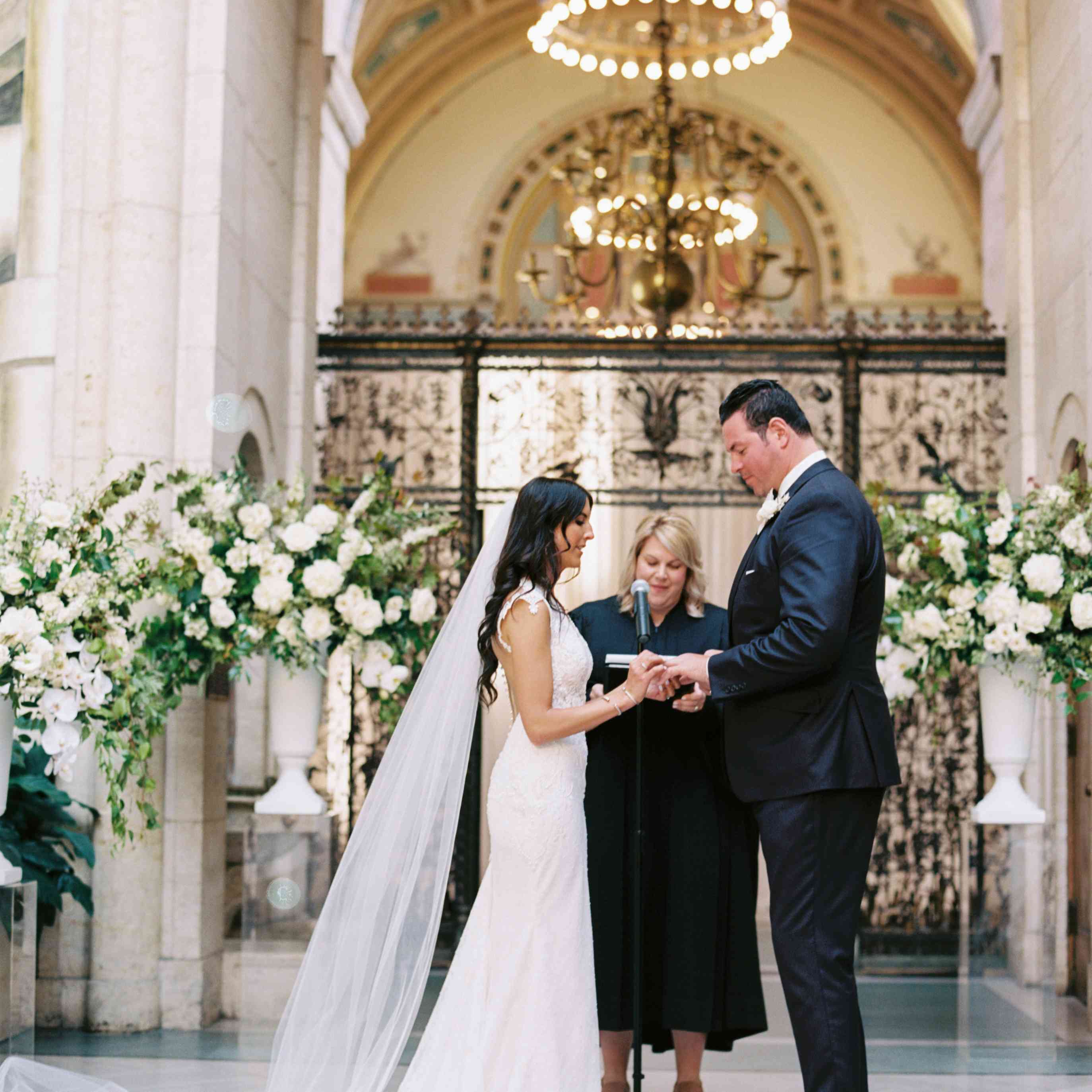 新郎新娘交换戒指