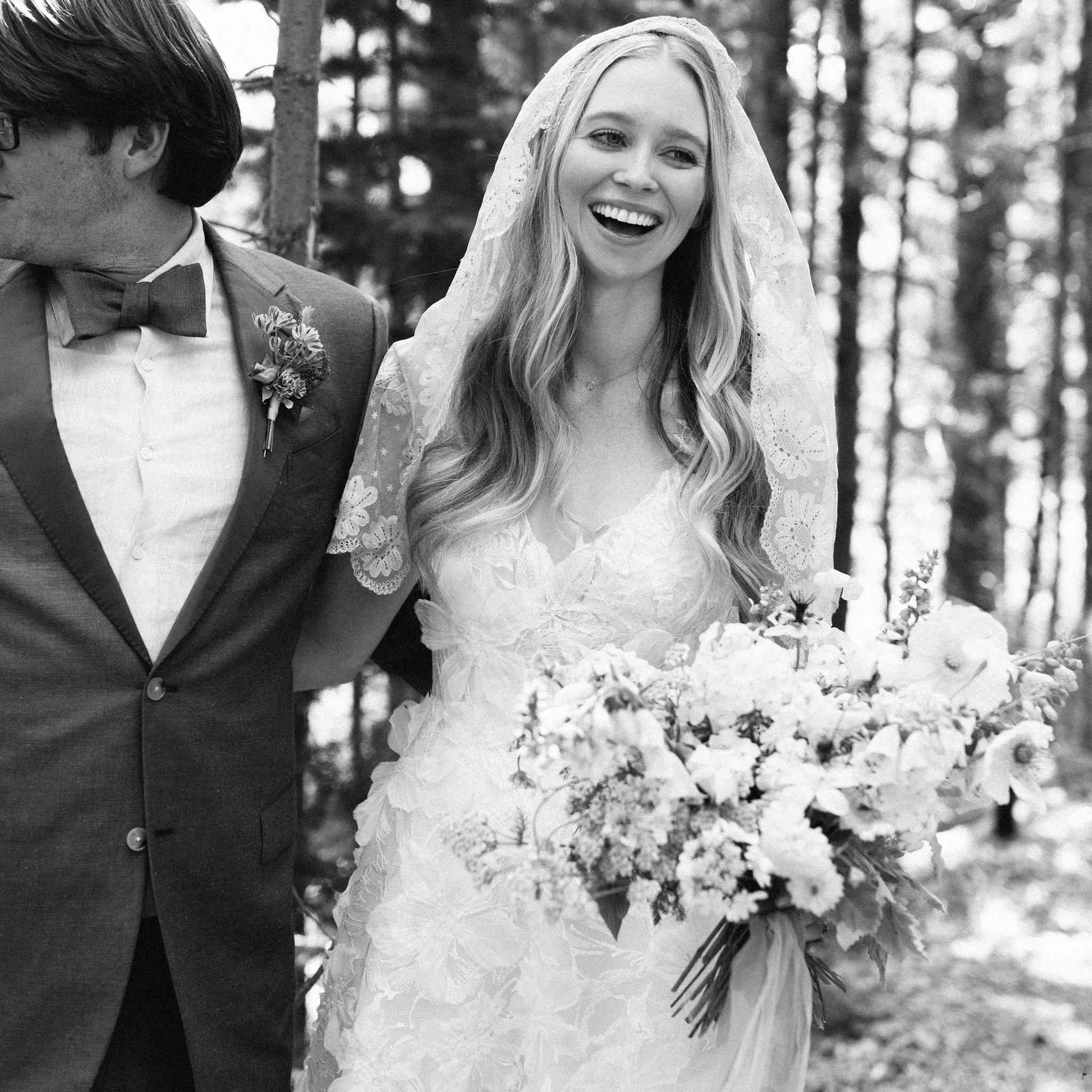 黄石婚礼上，新娘和新郎